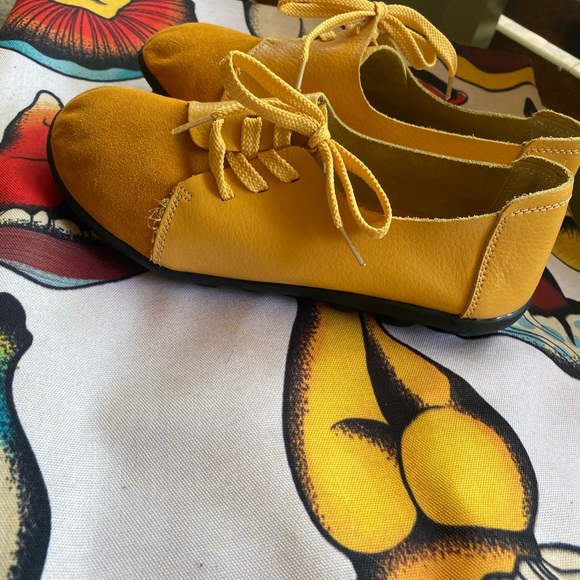 Yellow Suede and Leather Lace Up Shoes - Picture 3 of 7